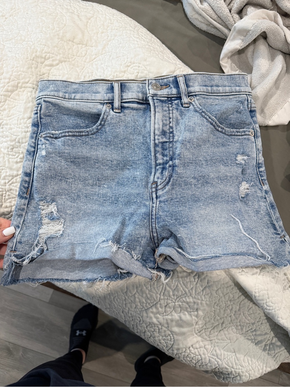 Vintage Light Wash Distressed Denim Shorts - Casual Summer Staple